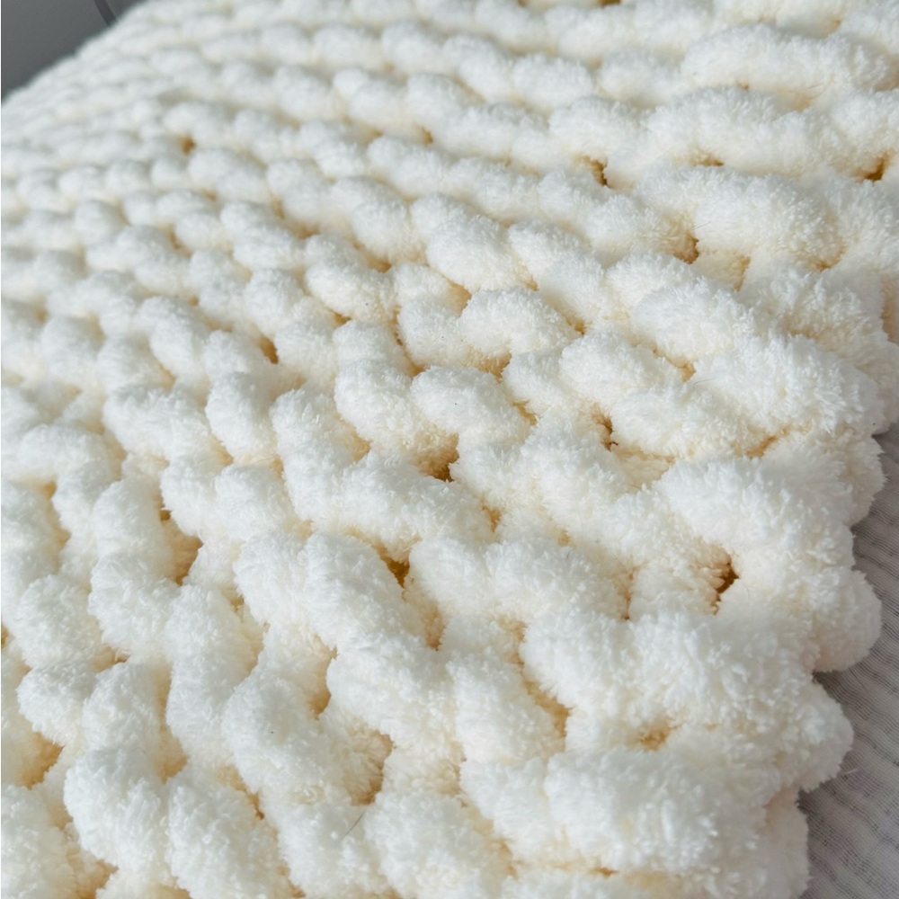 Handmade Chunky knit Blanket (small throw size pictured)